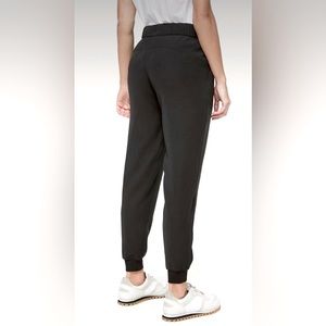 Lululemon Athletica On The Fly Jogger Black Womens 6